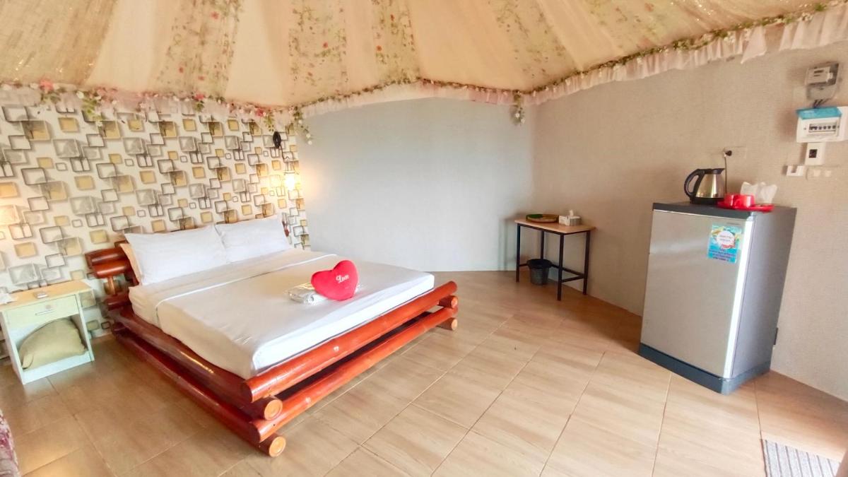 Pareehut Resort Koh Sichang - Housity
