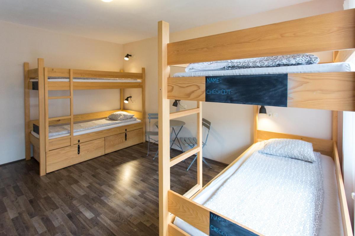 Falling Lakes Hostel - Housity