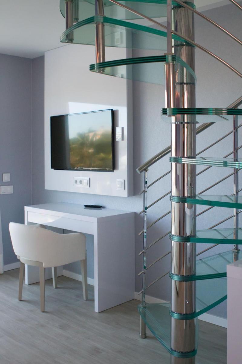 Una televisión o centro de entretenimiento en Masd Mediterraneo Hotel Apartamentos Spa