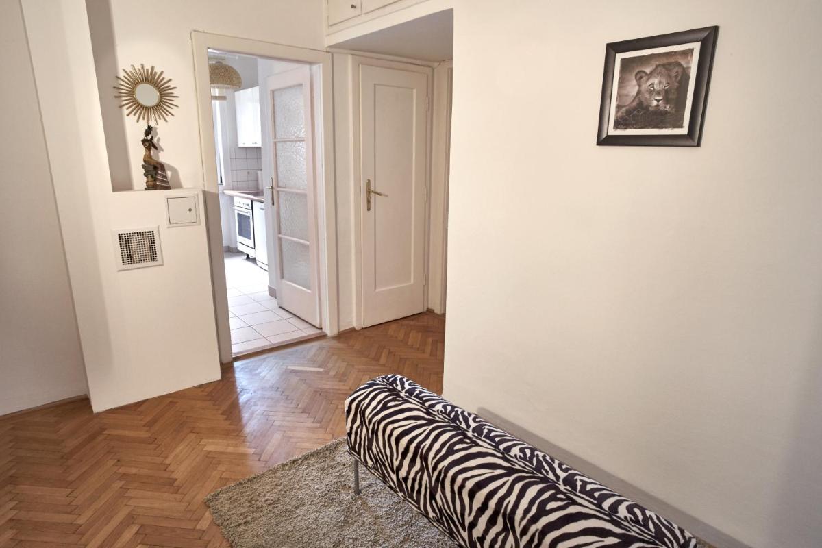 State Opera Alley Lodge - Housity