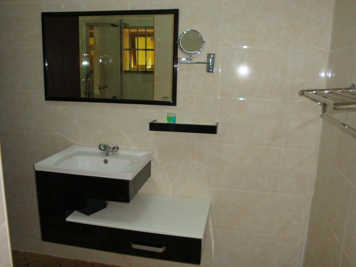 Golden Zambezi Lodge - Housity