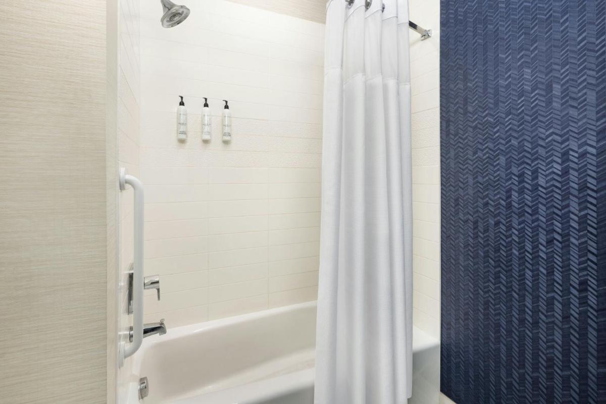 Fairfield Inn & Suites by Marriott Bowling Green - Housity