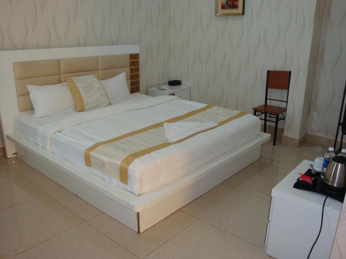 Golden Zambezi Lodge - Housity