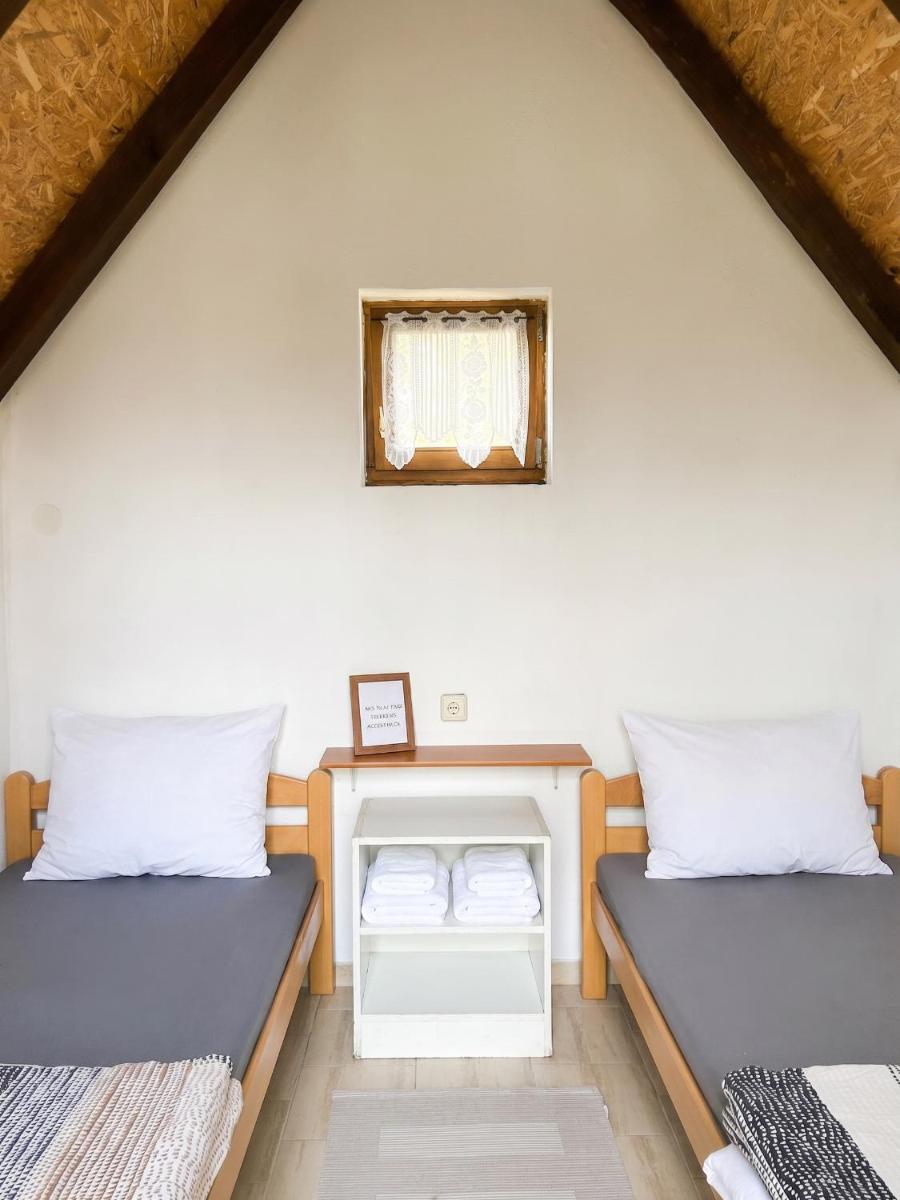 Comfortable Bungalow in Kutina with Private Garden - Housity