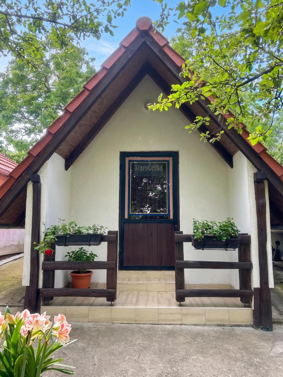 Comfortable Bungalow in Kutina with Private Garden - Housity