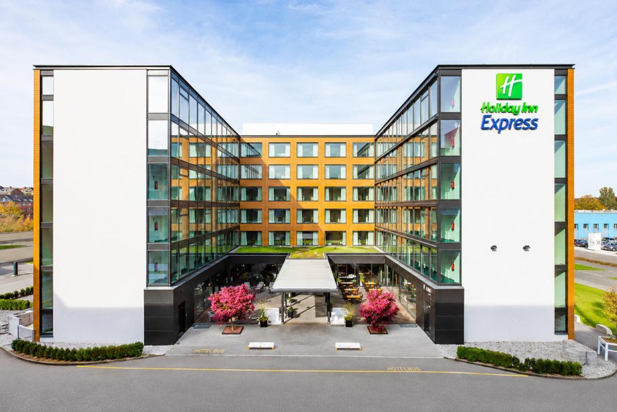 Holiday Inn Express Zürich Airport, an IHG Hotel - Housity