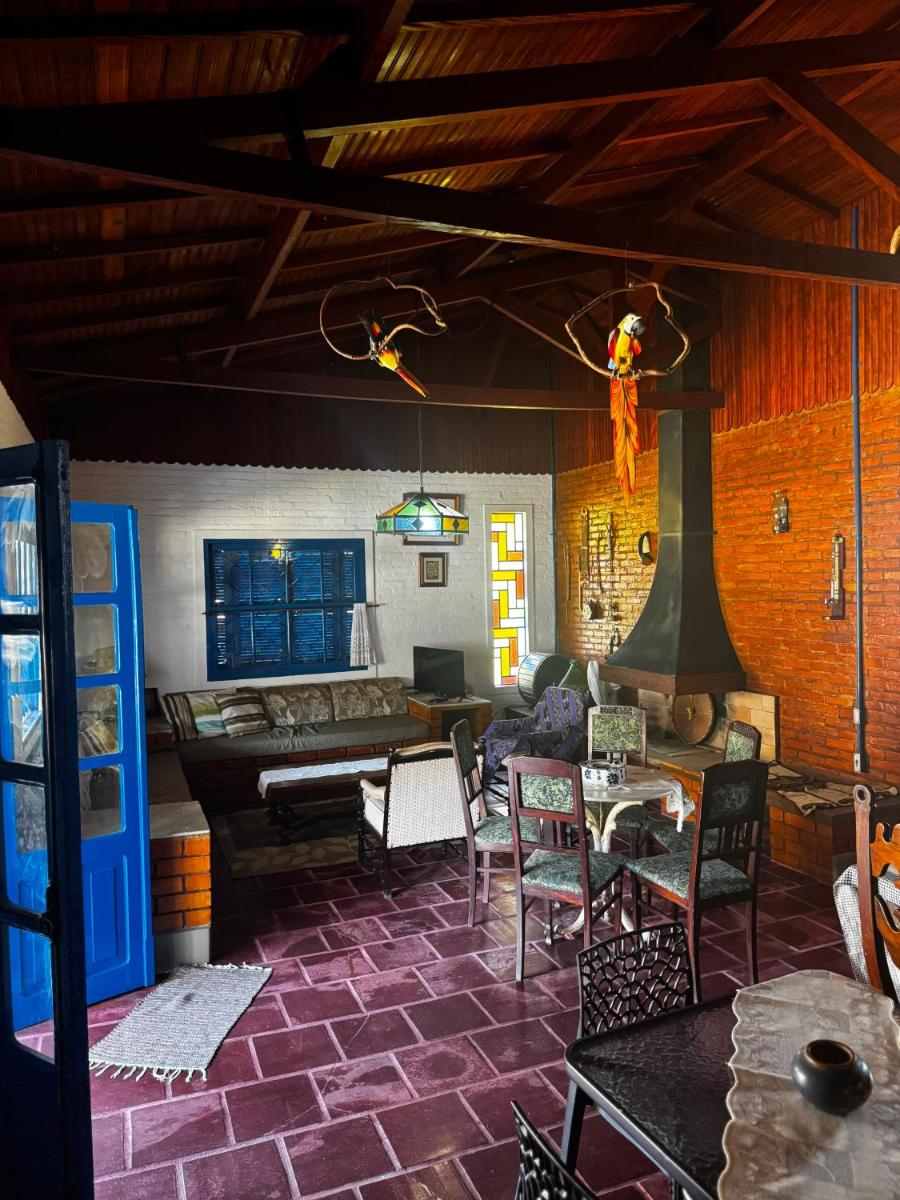 Passa Quatro- CASA INTEIRA RUSTICA para até 9 pessoas - Housity