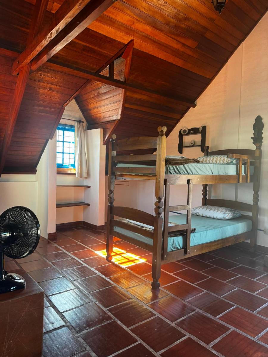 Passa Quatro- CASA INTEIRA RUSTICA para até 9 pessoas - Housity