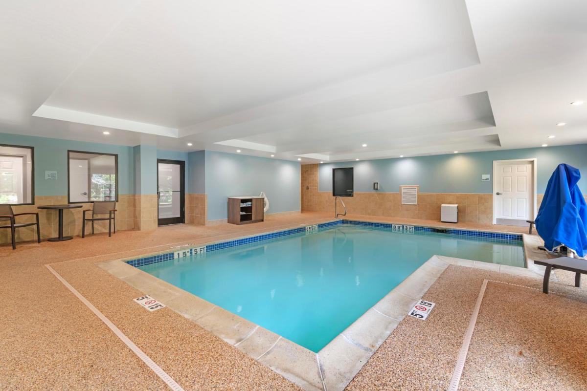 Holiday Inn Express Biddeford by IHG - Housity