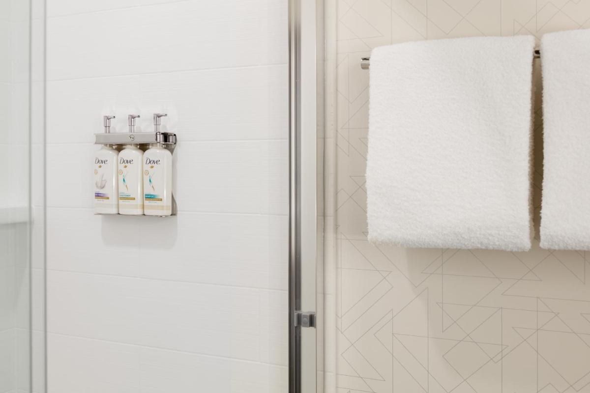 Holiday Inn Express Biddeford by IHG - Housity