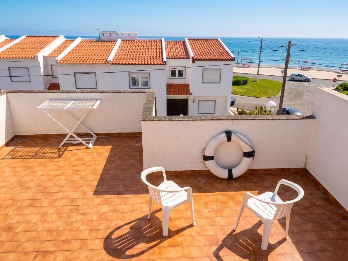 Family house with sea view in A dos Cunhados - Housity