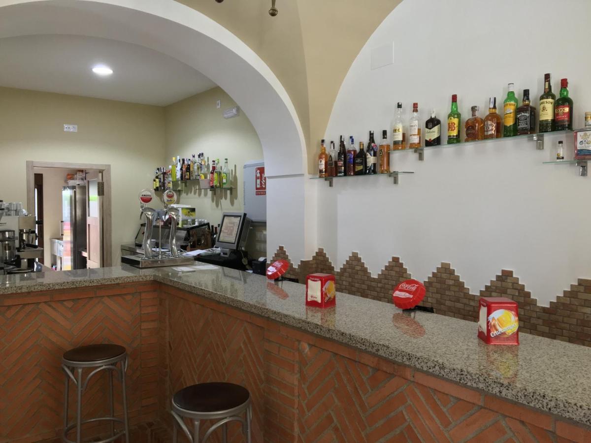 Hostal Los Encinares - Housity