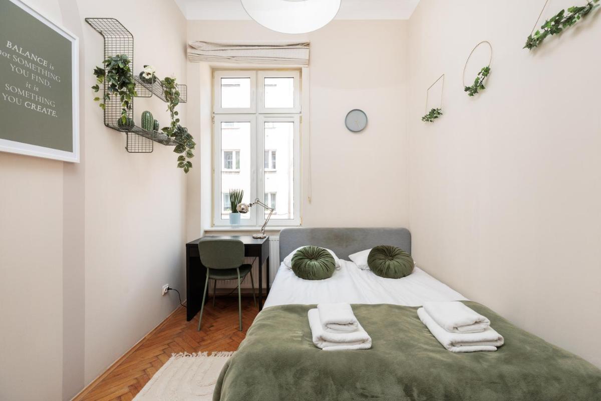 Homely 4 Bedroom Apartment - Old Town - by Upstairs - Housity