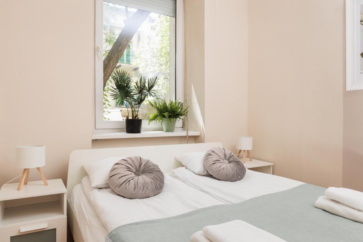 Homely 4 Bedroom Apartment - Old Town - by Upstairs - Housity