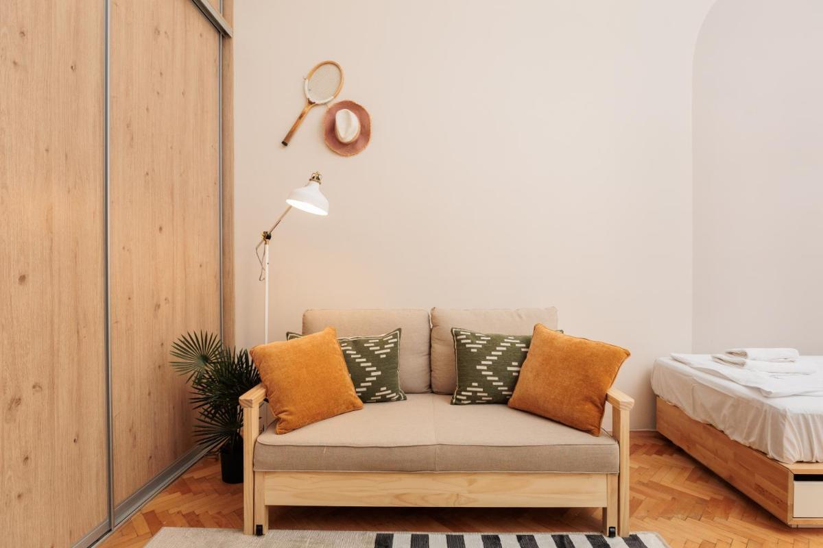 Homely 4 Bedroom Apartment - Old Town - by Upstairs - Housity