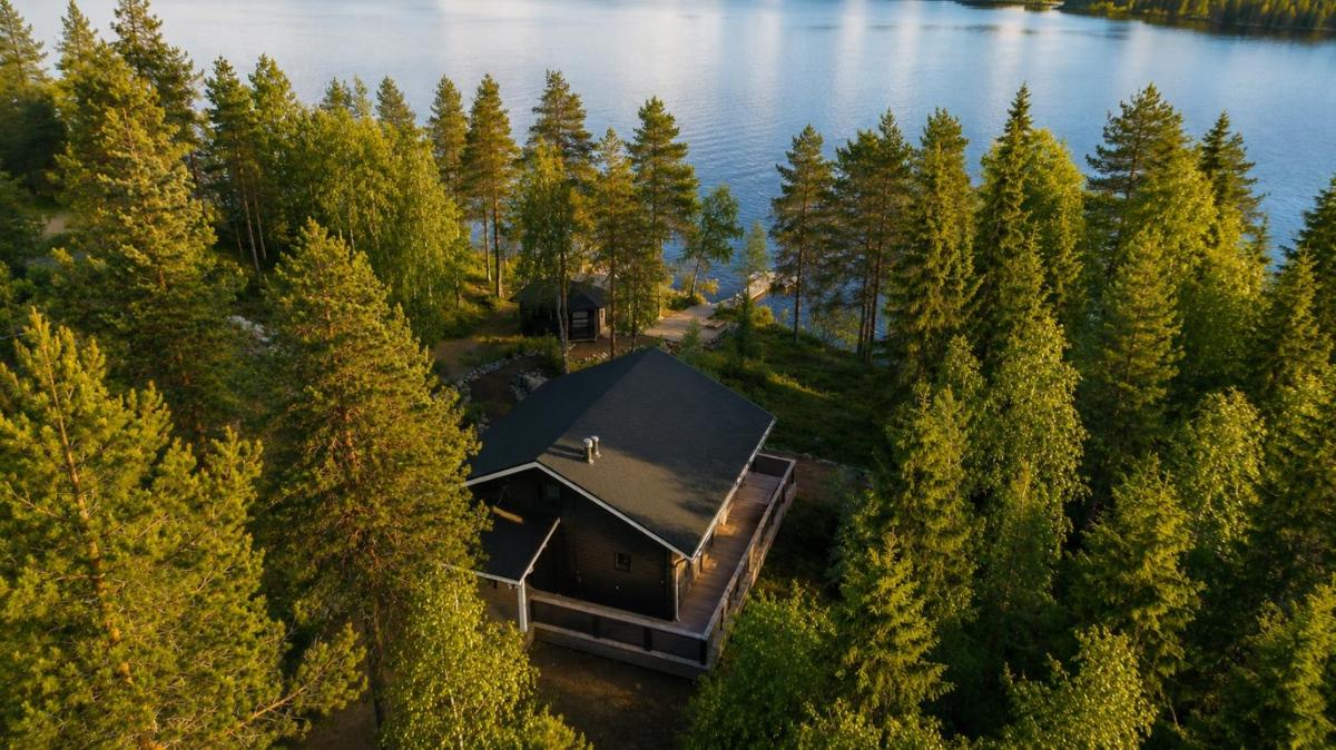 Norvamaja with a lake view, sauna and jacuzzi - Housity