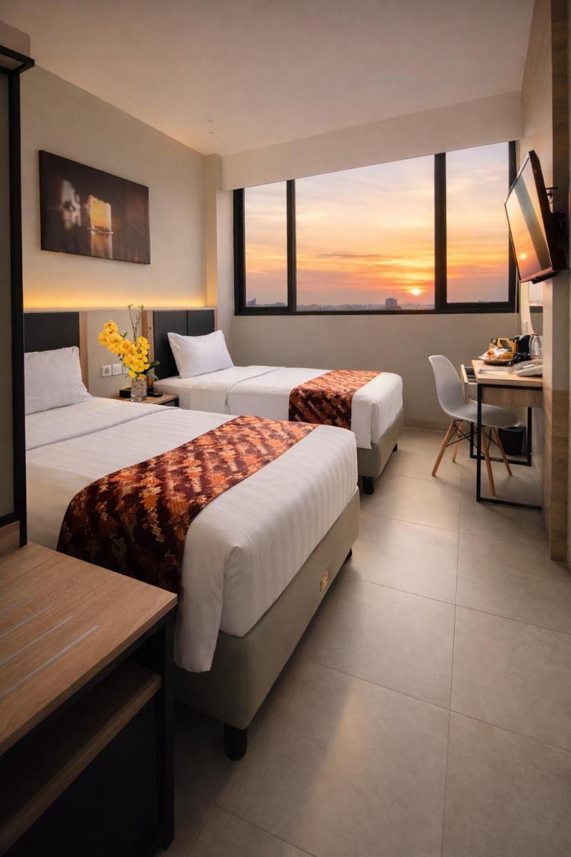 Front One Harvest Hotel Wonosobo - Housity