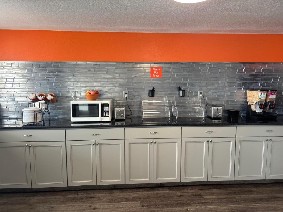 Howard Johnson by Wyndham Harrisonburg - Housity
