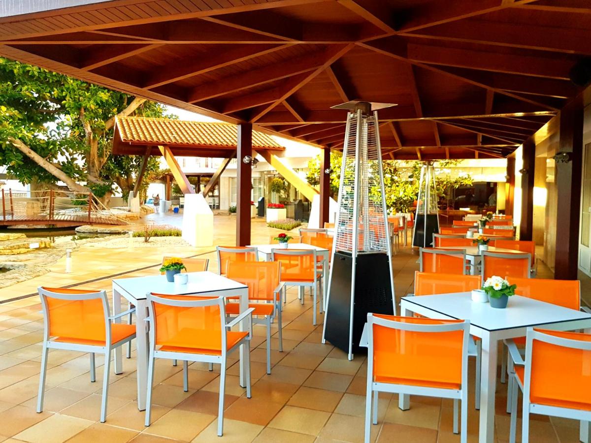 Un restaurante o sitio para comer en Hotel Capricho