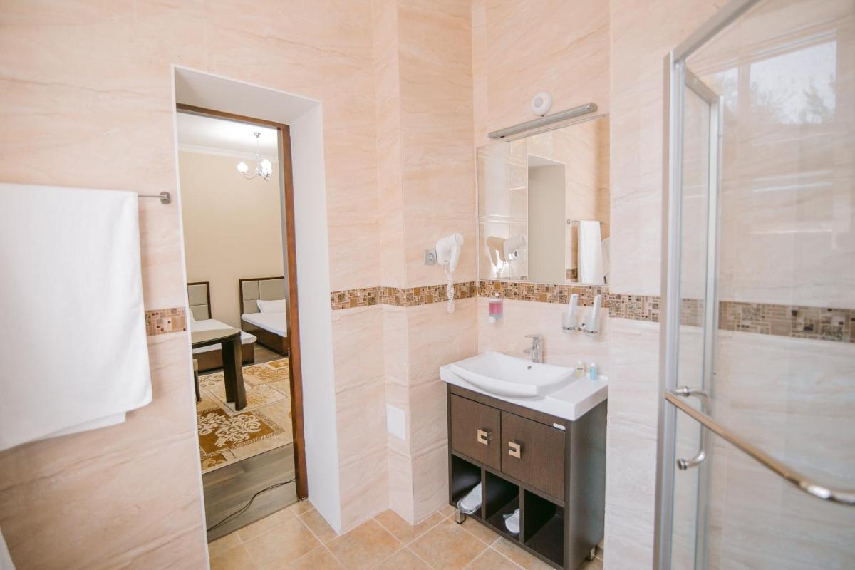 Hotel Inju - Housity