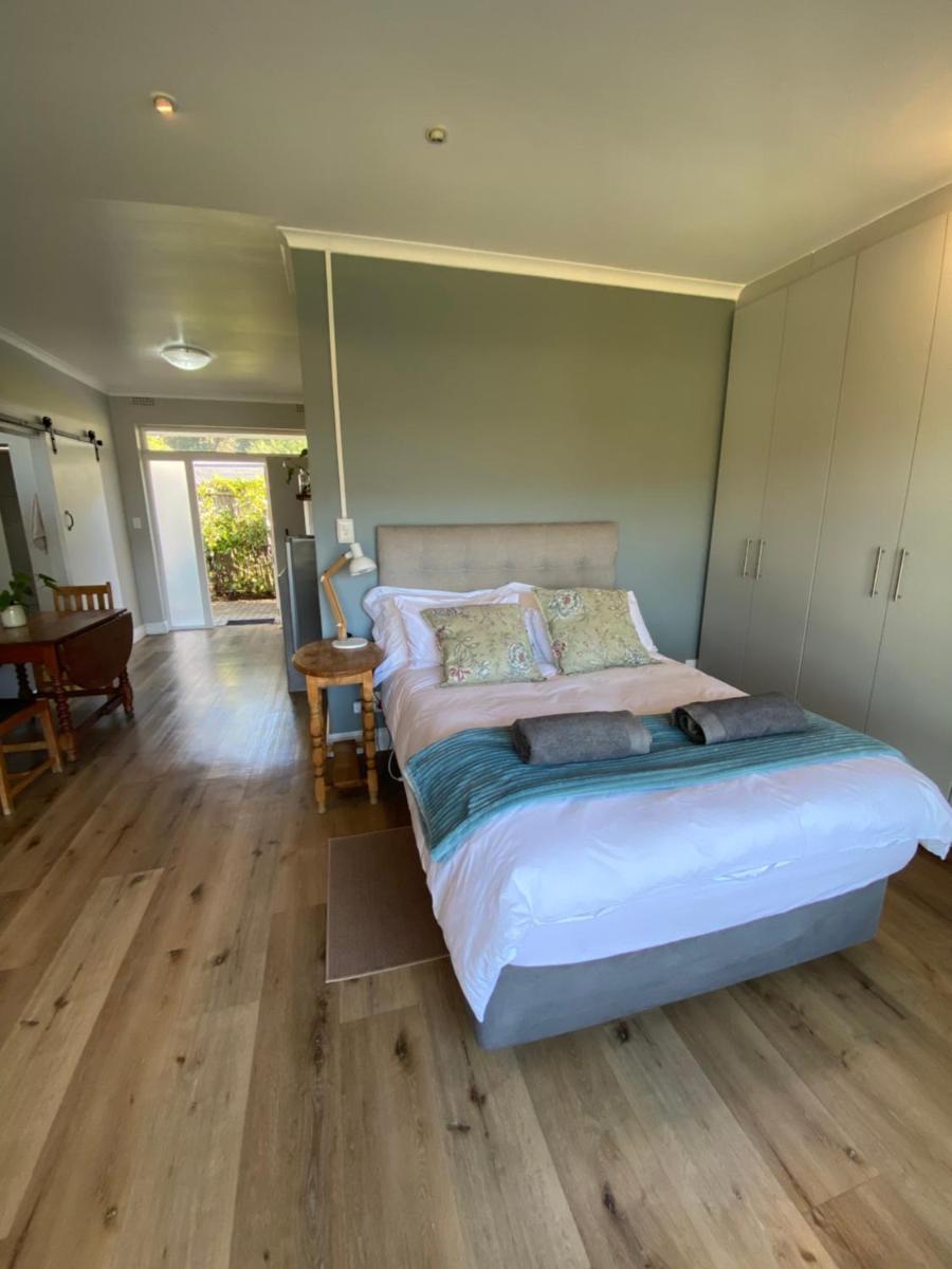 Kortrijk Paarl Self Catering - Housity