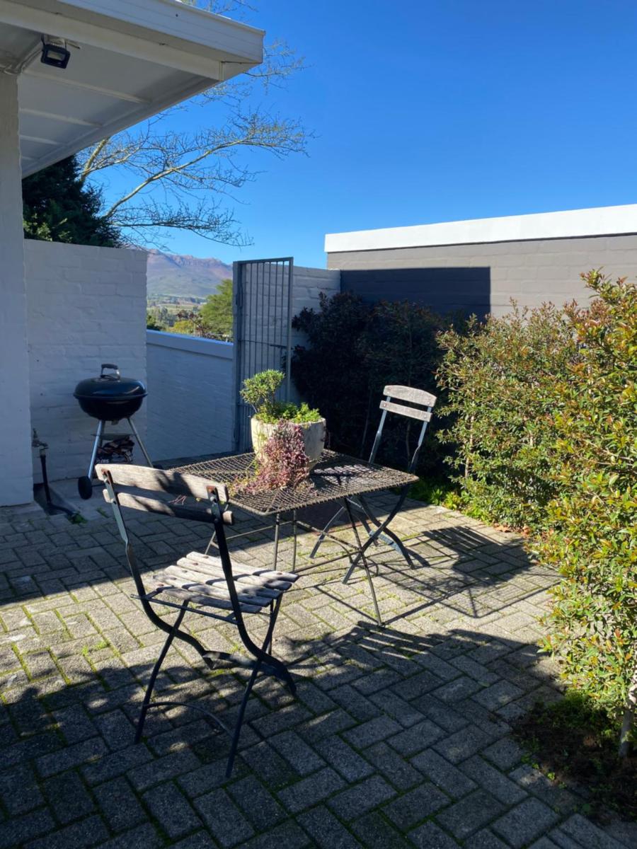 Kortrijk Paarl Self Catering - Housity