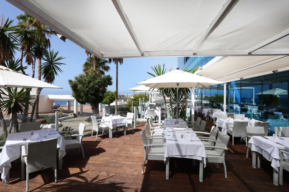 Un restaurante o sitio para comer en Sandos Papagayo