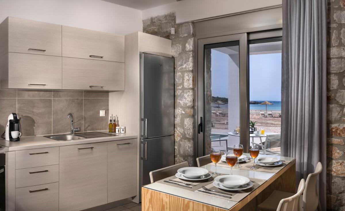 Cedar Bay Beachside Villas - Housity