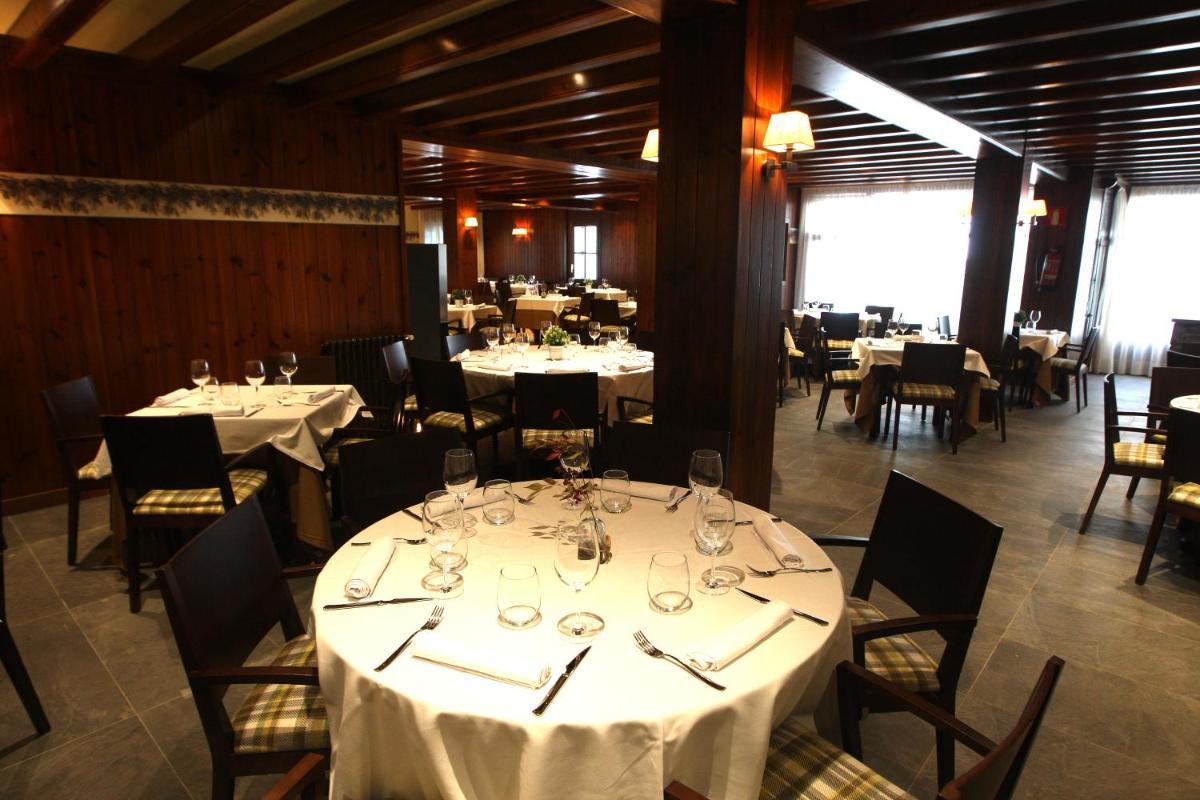 Un restaurante o sitio para comer en Hotel & Spa Real Villa Anayet