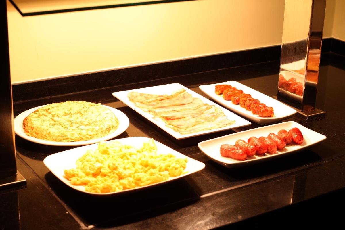 Comida en o cerca de este hotel