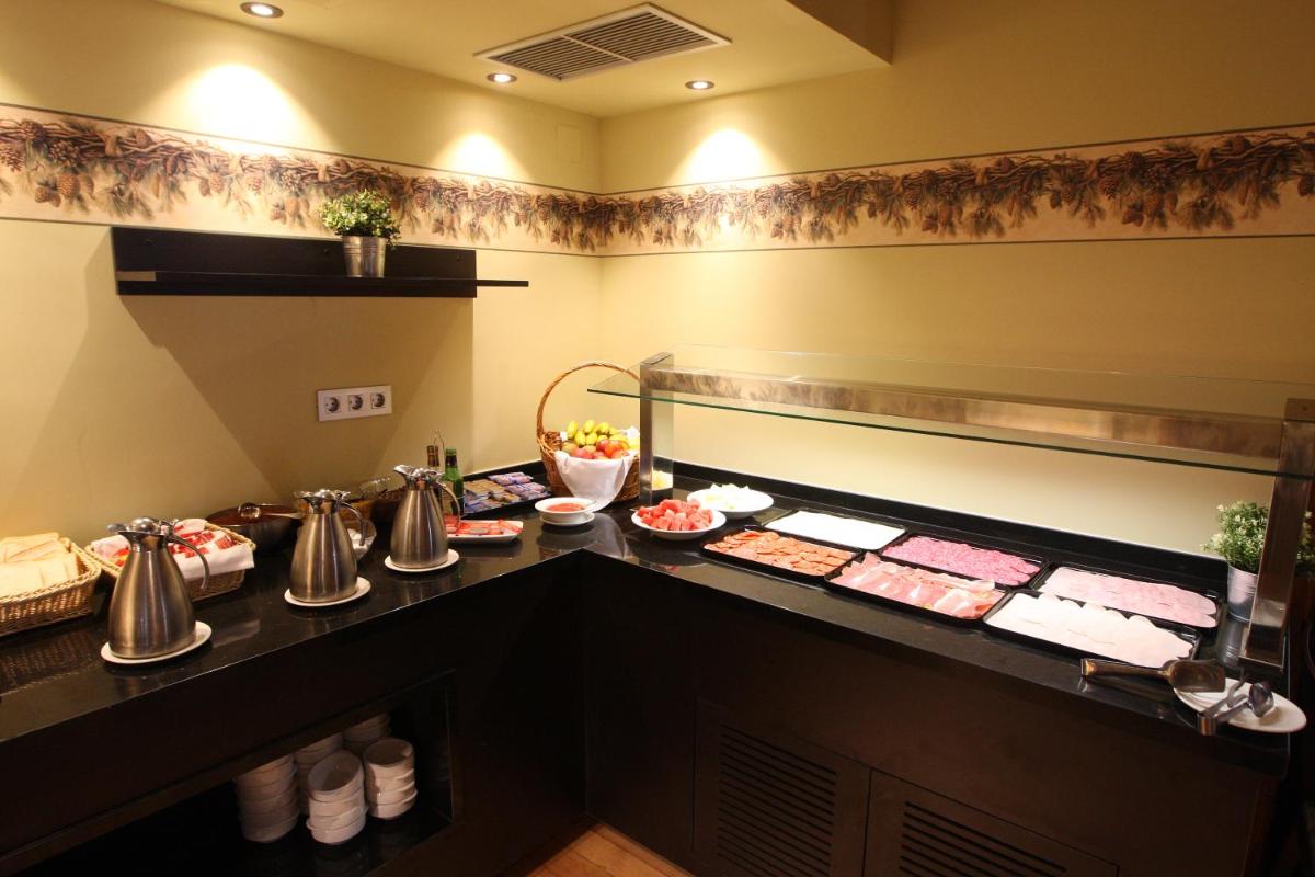 Una cocina o zona de cocina en Hotel & Spa Real Villa Anayet