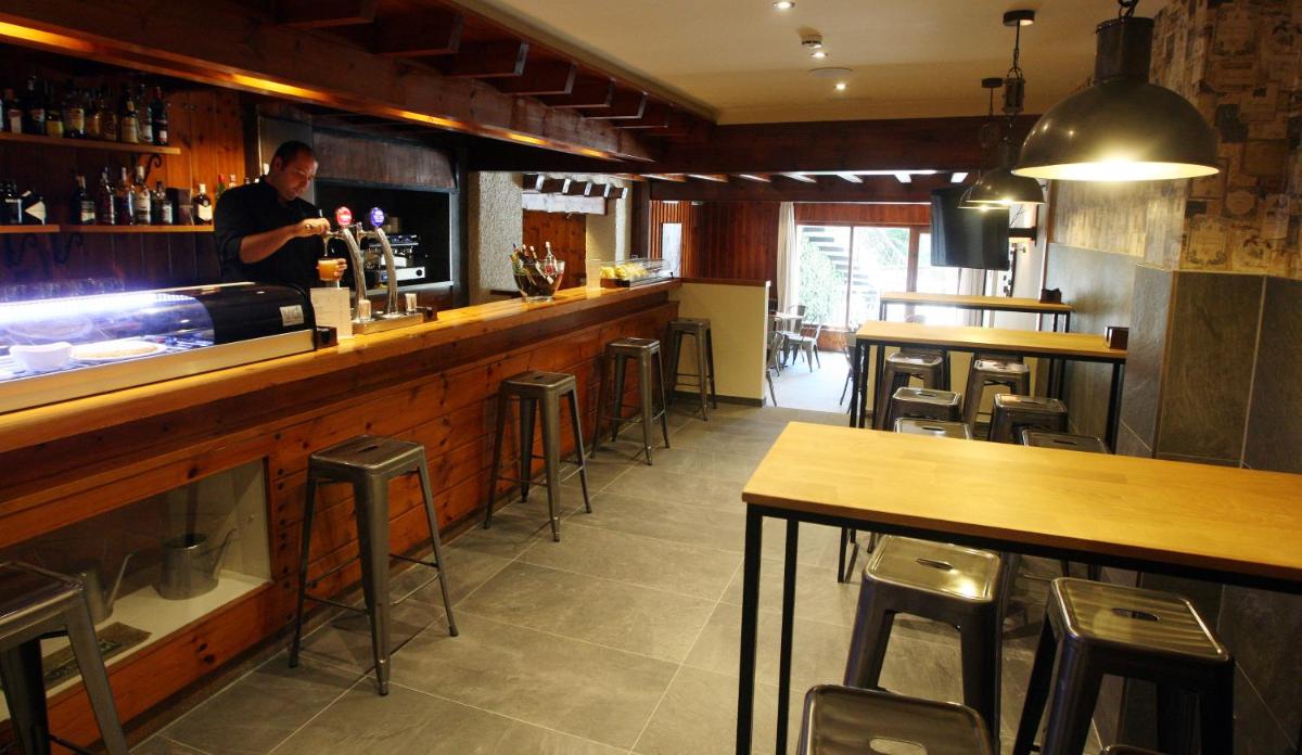 El salón o zona de bar de Hotel & Spa Real Villa Anayet