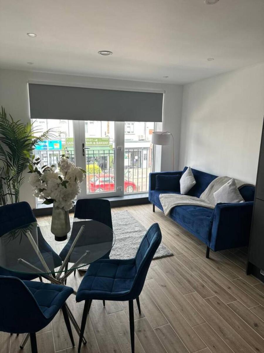 Modern Borehamwood Flat - 2 Min Walk to Station - Housity