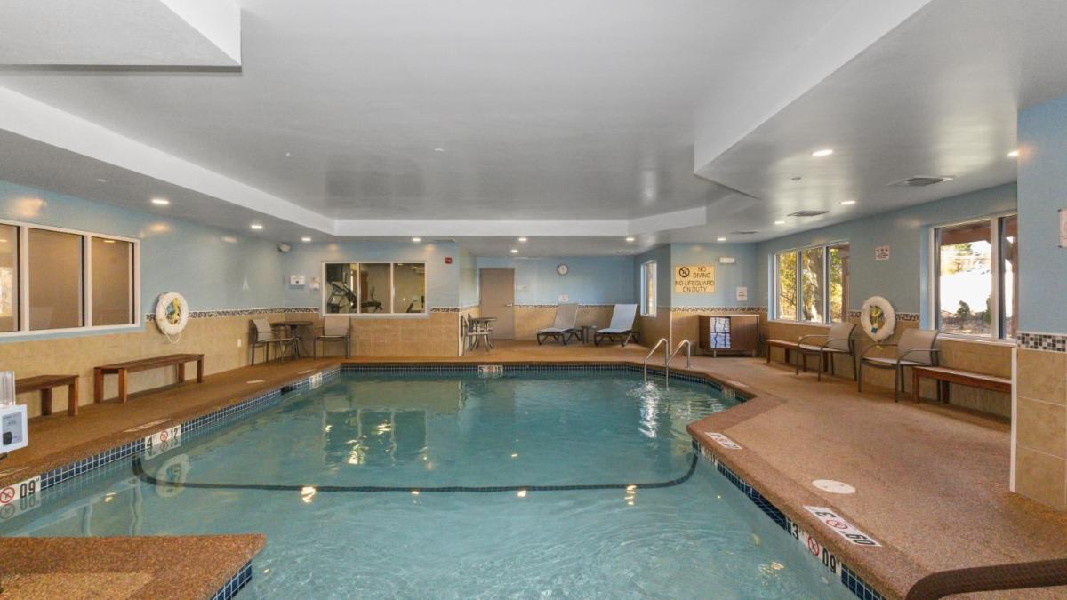 Holiday Inn Express Hotel & Suites Hampton South-Seabrook by IHG - Housity