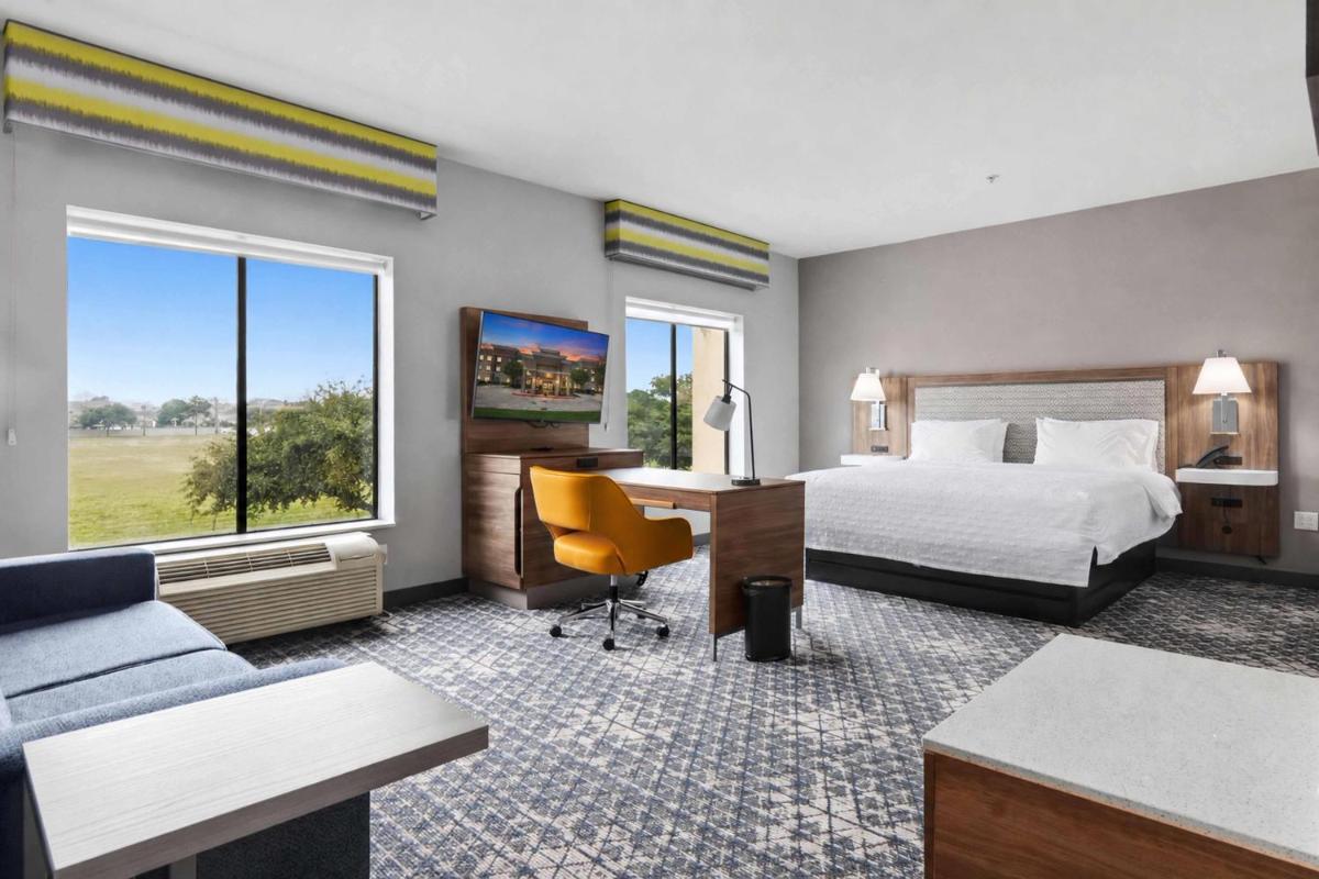 Hampton Inn & Suites Houston Rosenberg - Housity