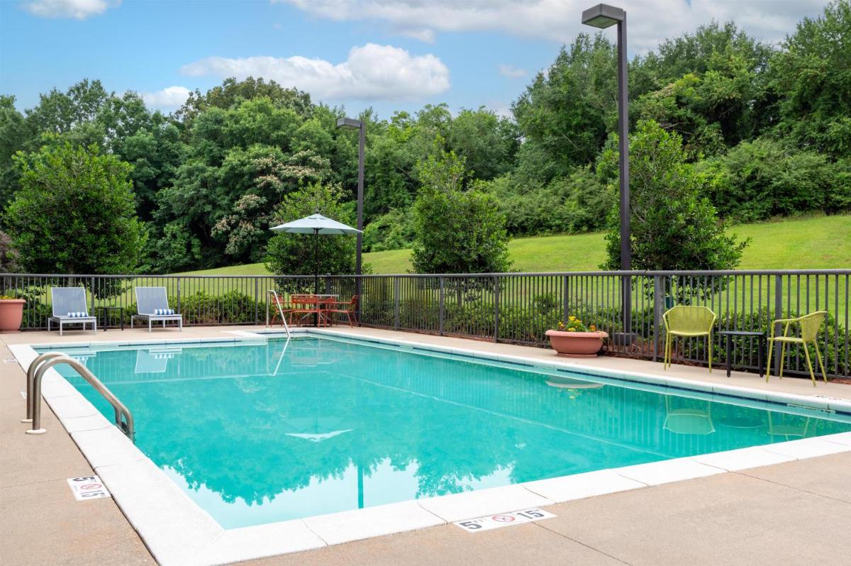 Hampton Inn & Suites Prattville - Housity