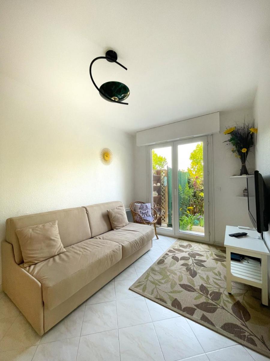 Superb Apartment With Garden Near The Sea - Housity