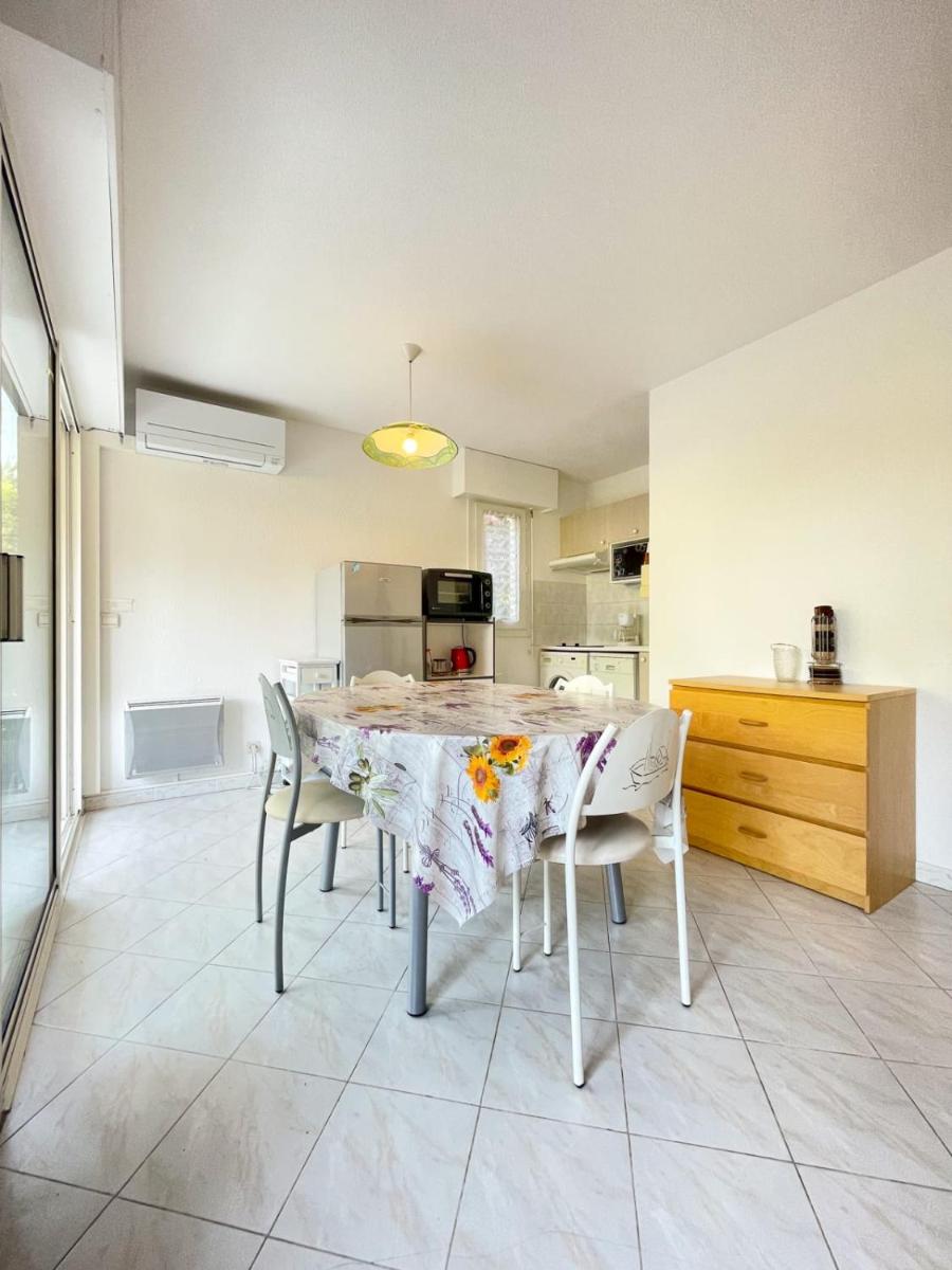 Superb Apartment With Garden Near The Sea - Housity