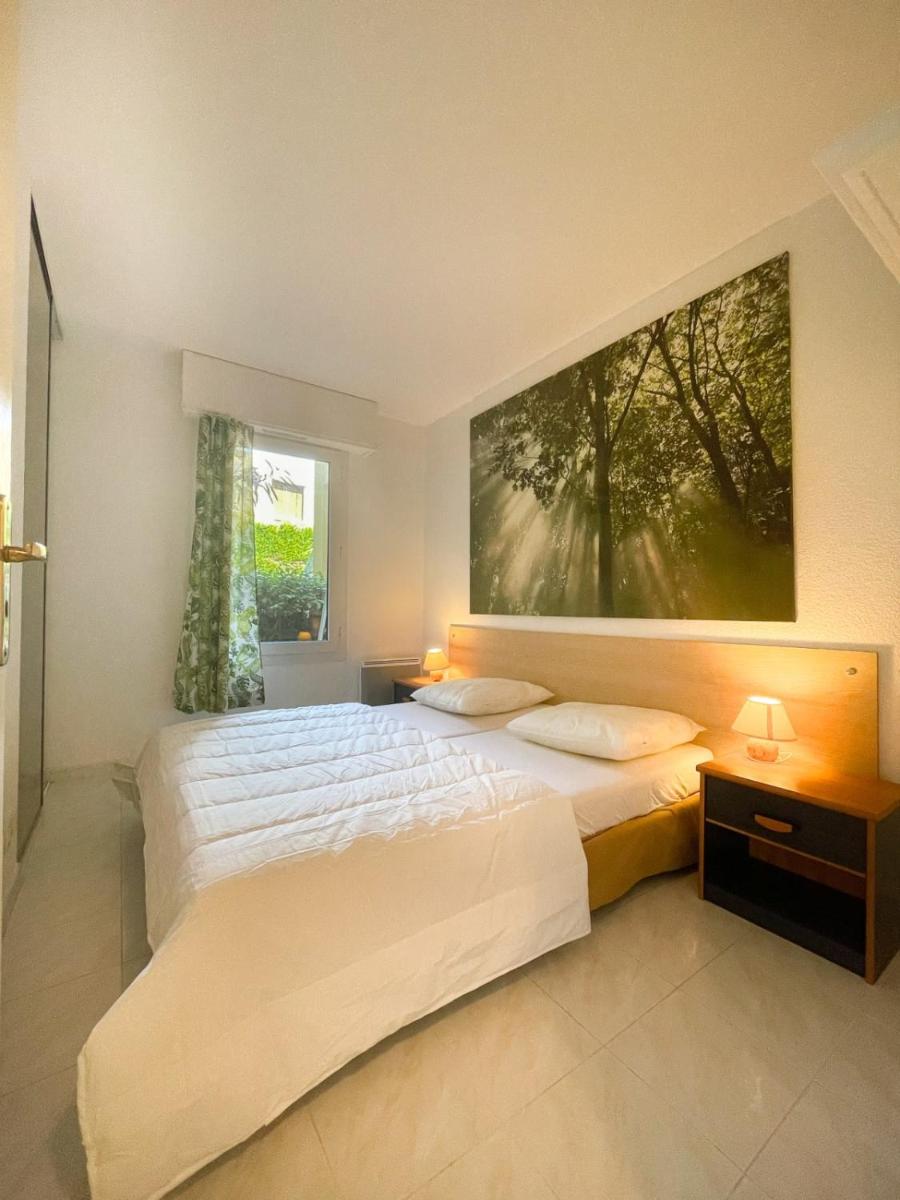 Superb Apartment With Garden Near The Sea - Housity
