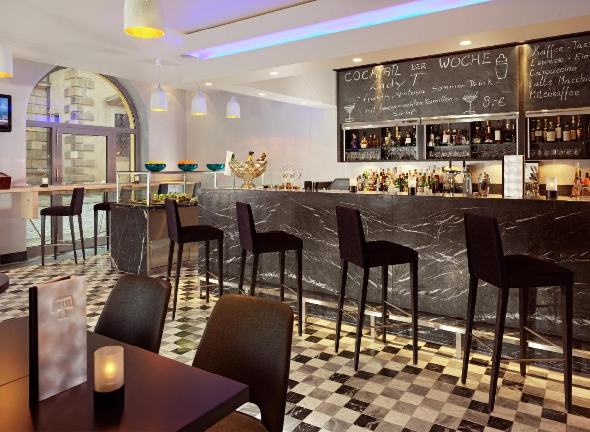 Lounge oder Bar in der Unterkunft HYPERION Hotel Dresden Am Schloss Lounge oder Bar in der Unterkunft HYPERION Hotel Dresden Am Schloss