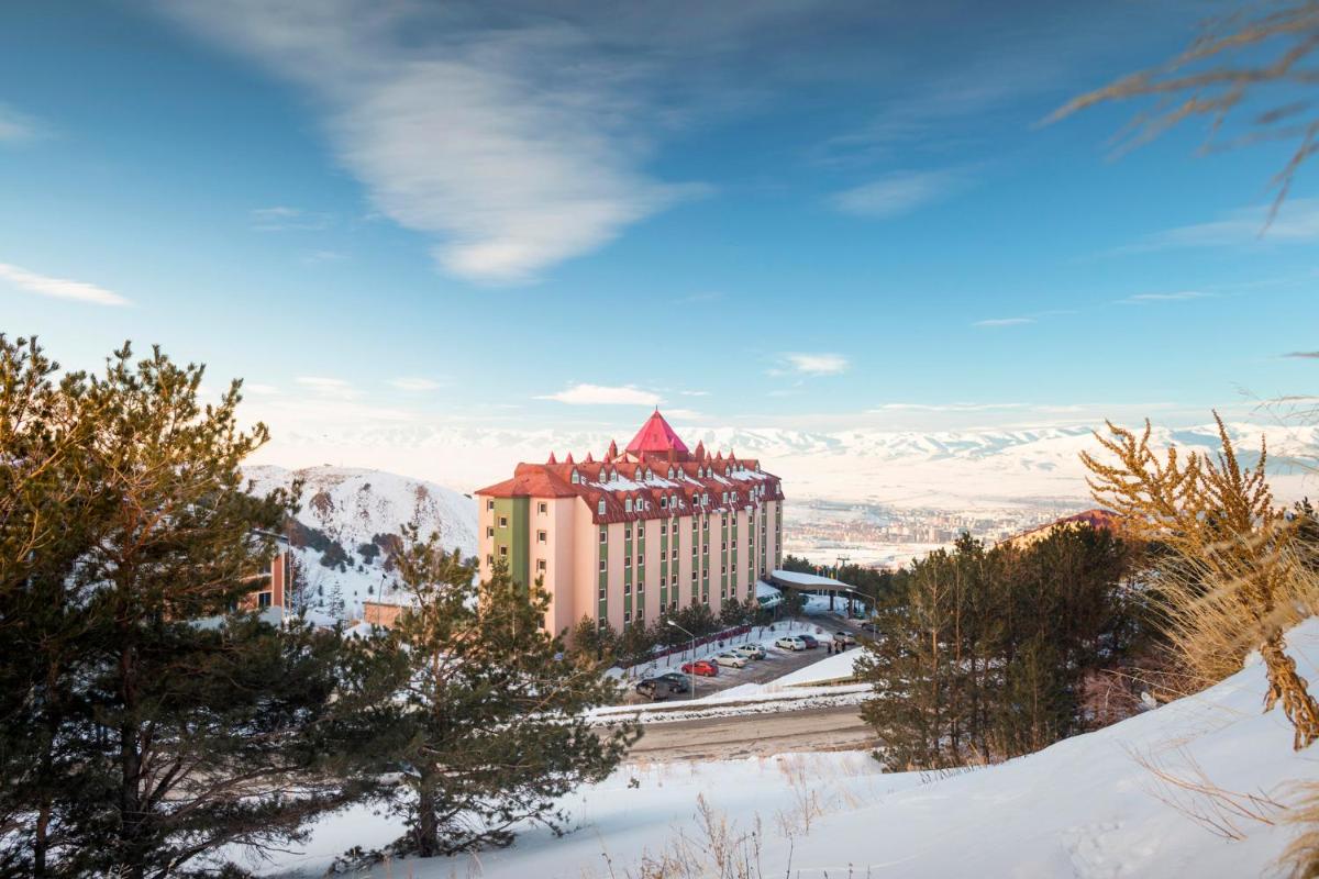 Palan Ski & Convention Resort Hotel - Housity