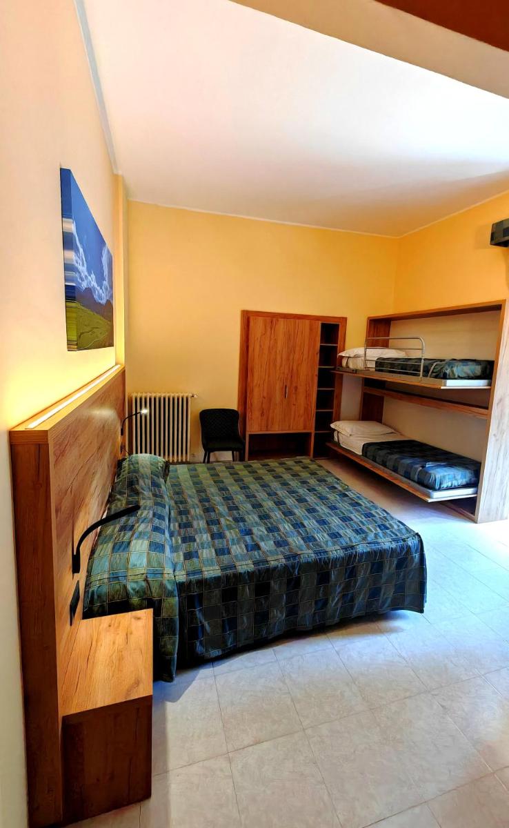 Cristall Hotel - Housity