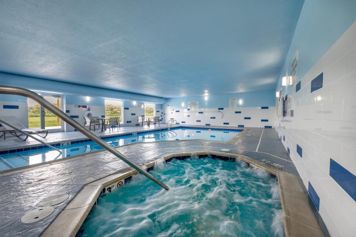 Holiday Inn Express & Suites Northwood by IHG - Housity