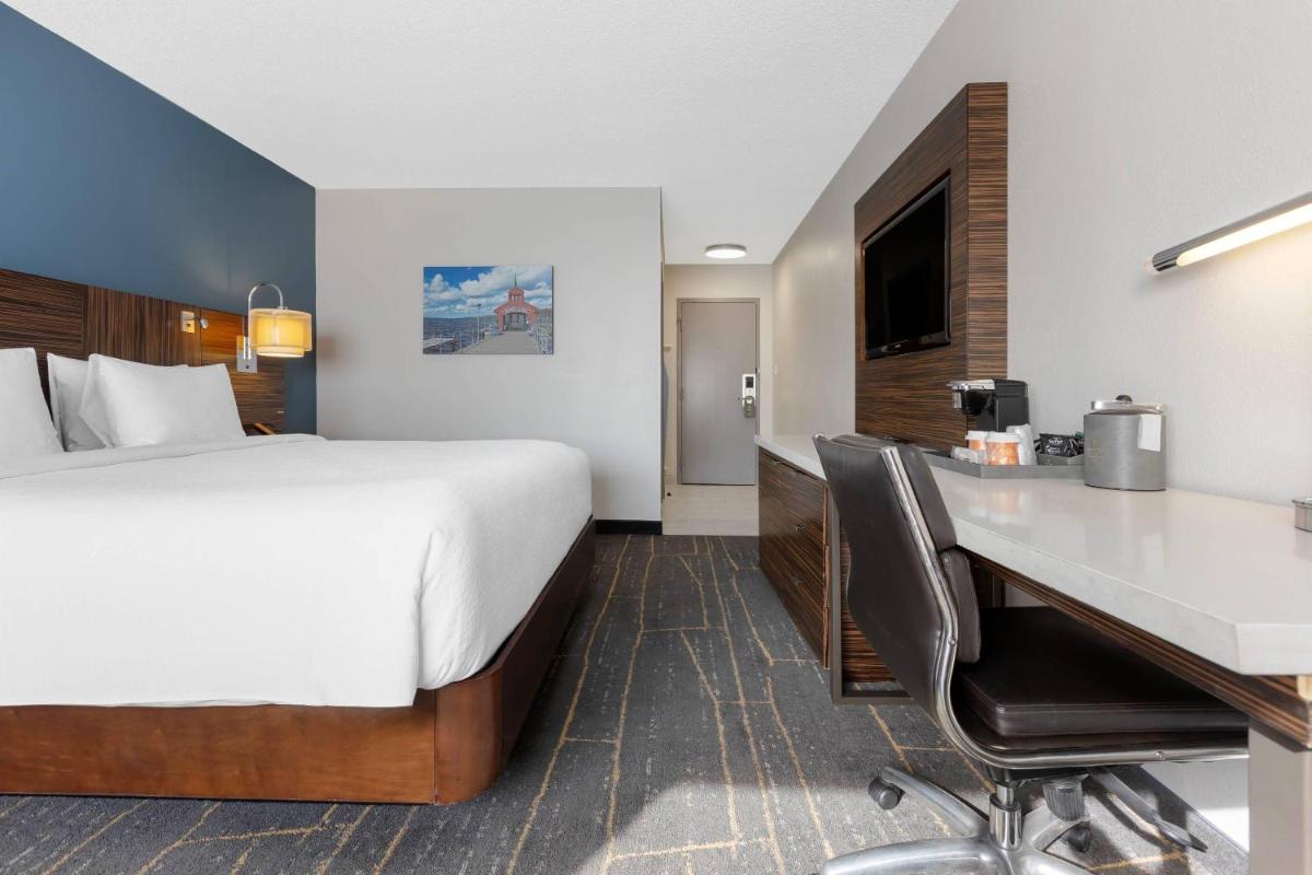 The Lux Hotel & Conference Center, an Ascend Collection Hotel - Housity
