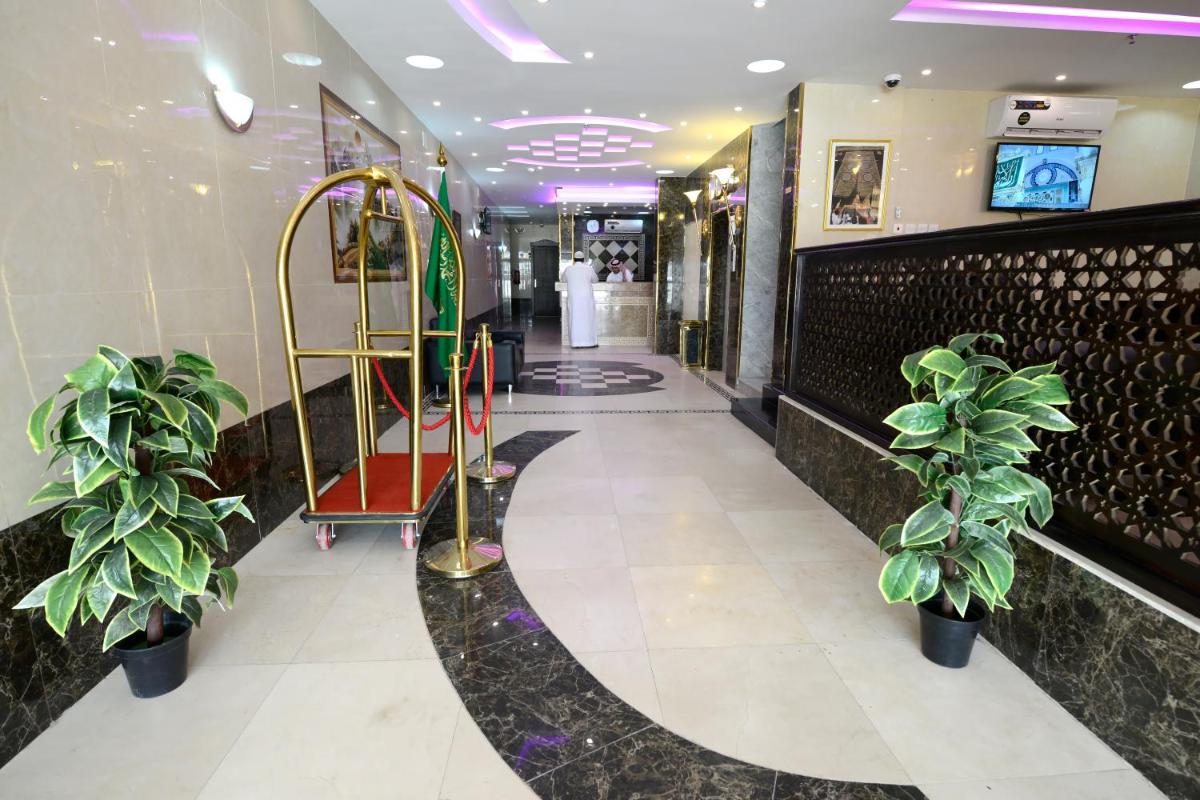 Rose Wood - Housity