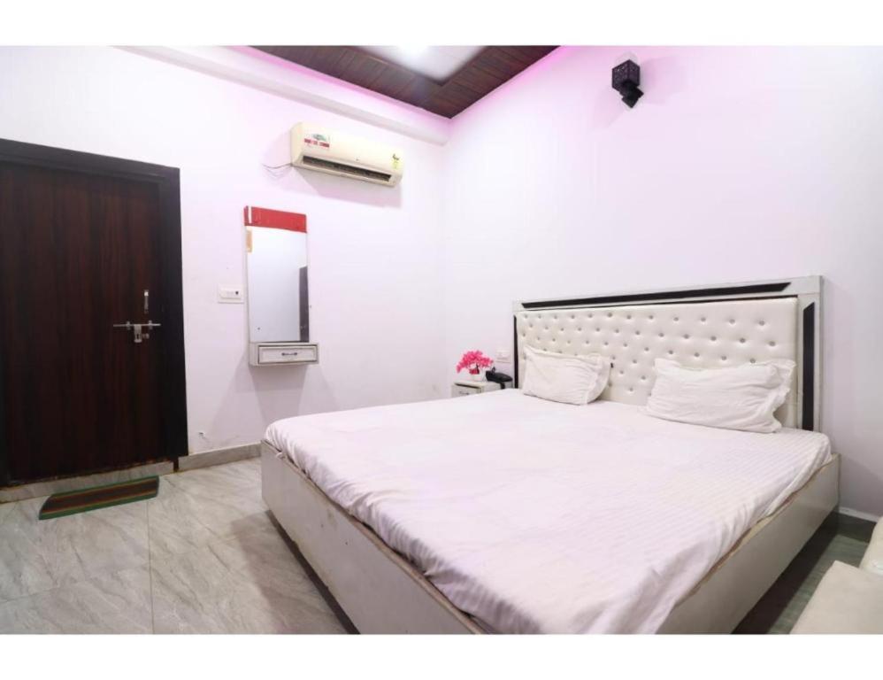 POP The Taj King Residency, Agra - Housity