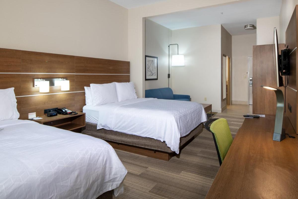 Holiday Inn Express Hotel & Suites Dallas South - DeSoto by IHG - Housity