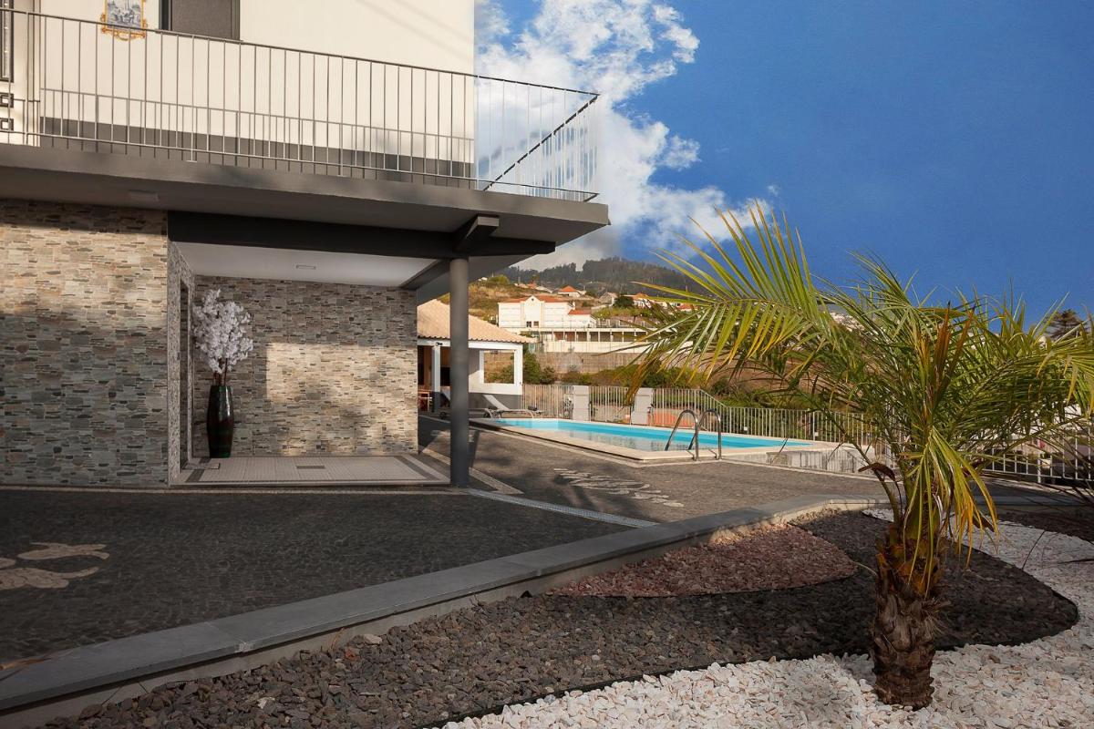 Luxury Calheta Villa Casa da Rosalina 5 Bedrooms Stunning Sea Views Pool Table Gym - Housity