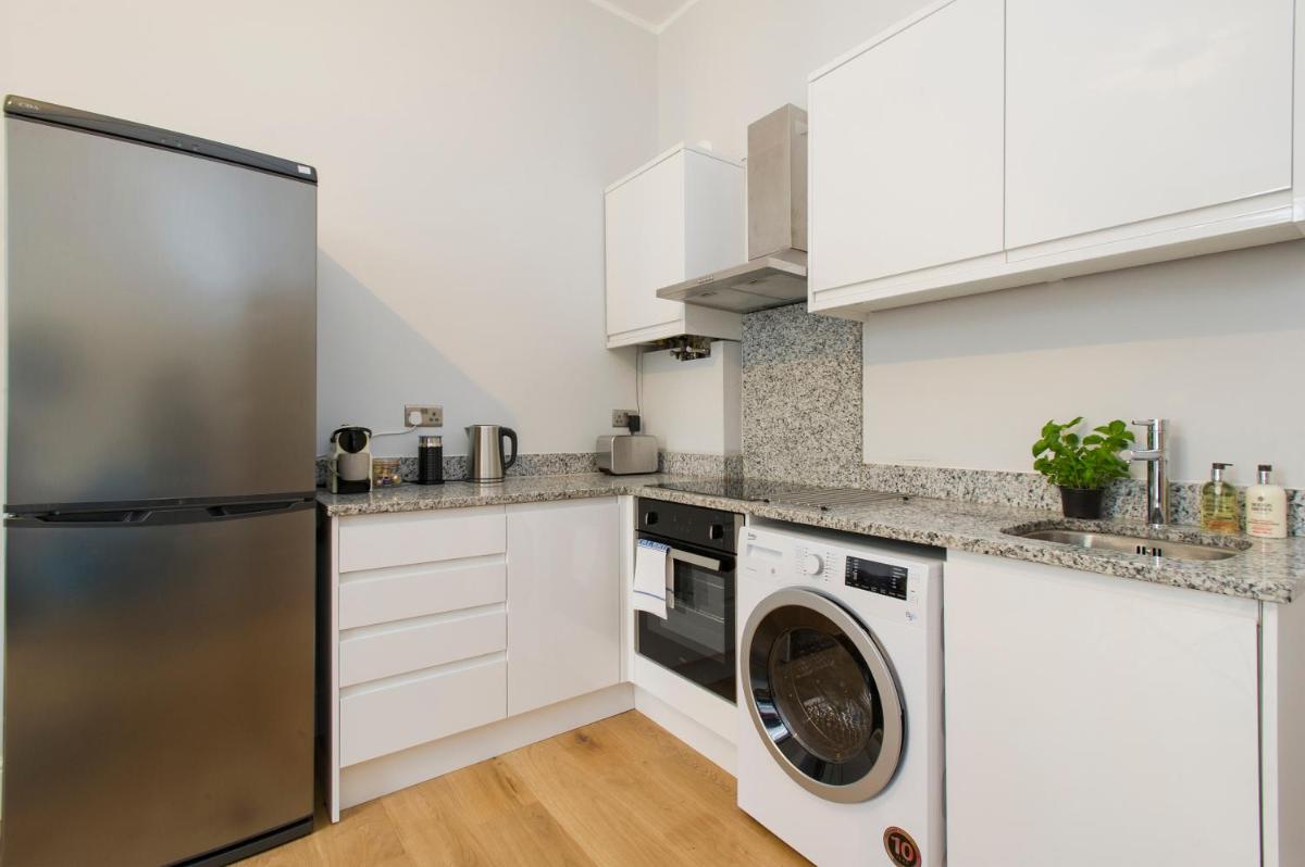 Market Street Apartments - City Centre Modern 1bedroom Apartments with NEW WIFI and Very Close to Tram - Housity