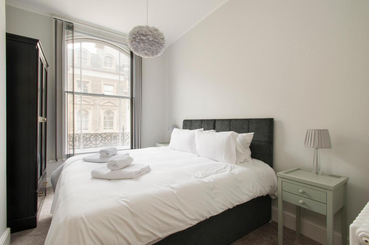 Market Street Apartments - City Centre Modern 1bedroom Apartments with NEW WIFI and Very Close to Tram - Housity